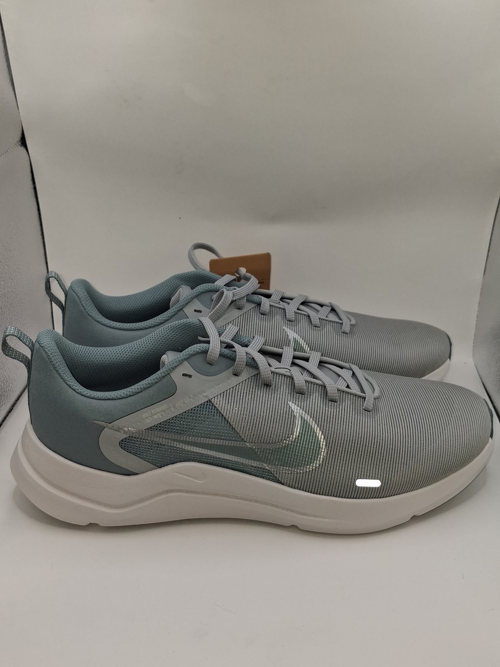 Nike Downshifter Men’s Sz 11.5 Low Top Running Training Shoes Gray DD9293-004